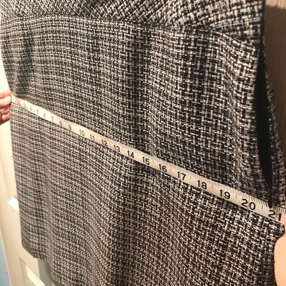 Black and White Tweed Style Skirt - Picture 6 of 6